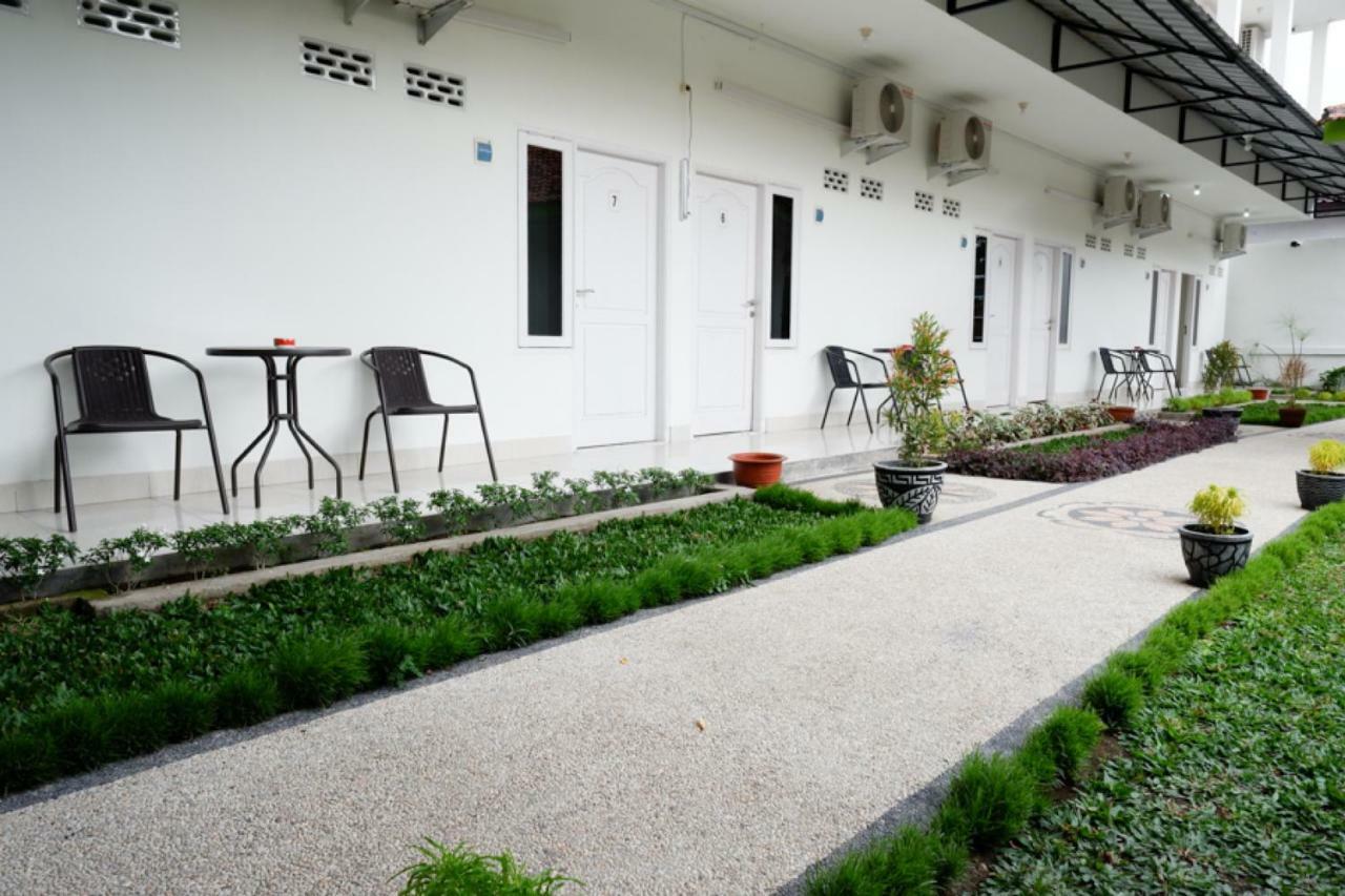 Reddoorz Near Mataram University Εξωτερικό φωτογραφία